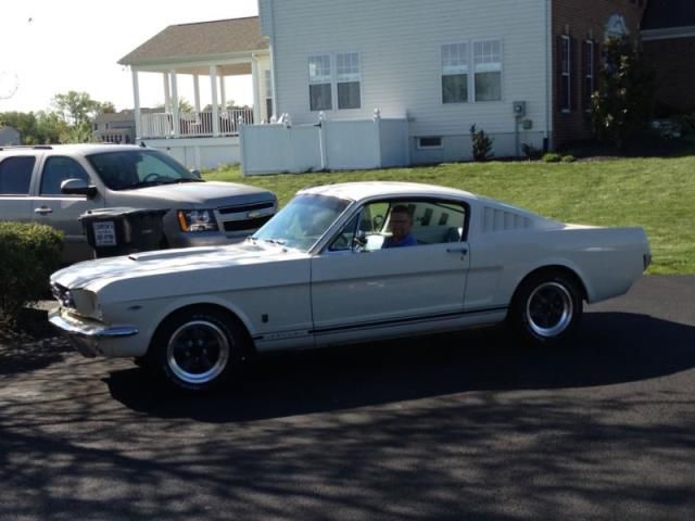 Ford: mustang gt