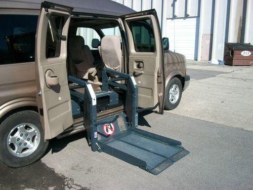2004 chevrolet 1500 custom wheelchair van