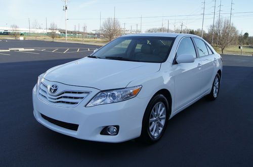 2011 toyota camry xle heated leather seats sunroof wood trim no reserve