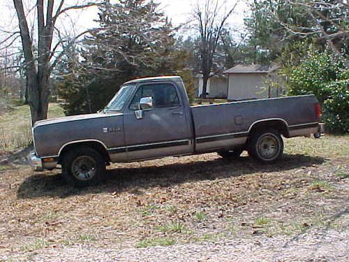 1989 dodge d150/1500 1/2 ton 2wd  318 v8 auto pickup  southern truck