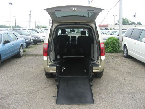 2010 dodge grand caravan wheelchair mobility van