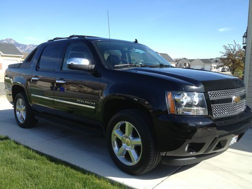 2010 chevrolet avalanche ltz with very low mileage
