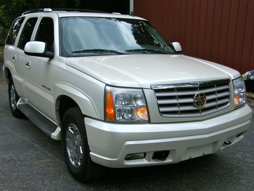 Escalade one owner fully loaded with carfax report super clean pearl white