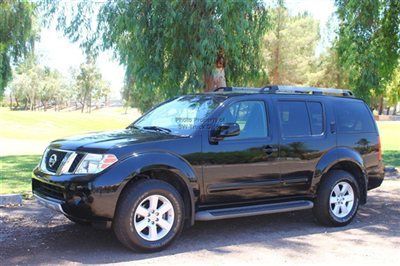 Beautiful extra clean black 4x4 suv loaded with navigation and 3rd row seating