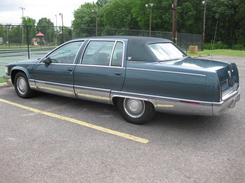 1993 Cadillac Fleetwood 5.7L Cold AC Good Tires Very Dependable Very Rare Color, image 3