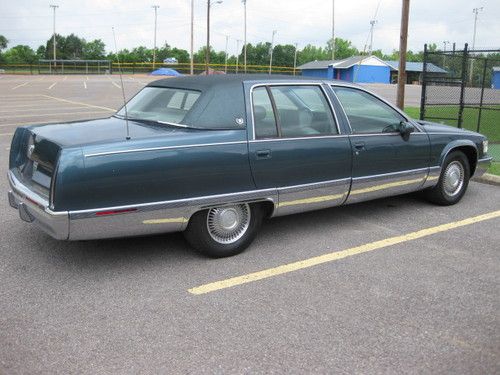 1993 Cadillac Fleetwood 5.7L Cold AC Good Tires Very Dependable Very Rare Color, image 4