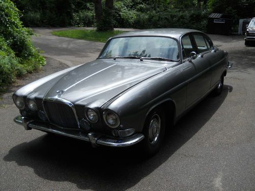 Rare 1966 jaguar mark x (10) 420.silver/grey 4door automatic,driverside on left