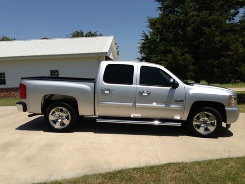 Chevy silverado 1500, 5.3l v8, tx ed, crew cab,16,000 miles, like new, towing pk