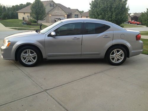 2013 dodge avenger sxt sedan 4-door 2.4l silver/gray