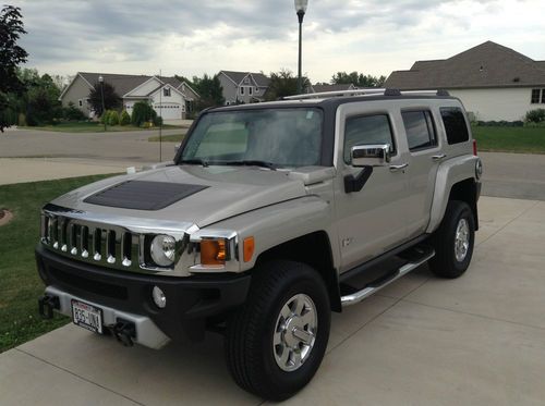 2008 hummer h3 luxury edition sport utility 4-door 3.7l. loaded and well kept.