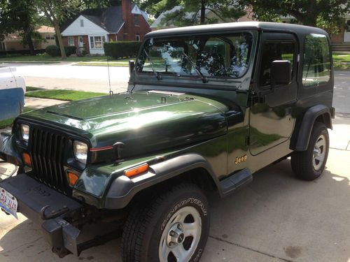 1995 jeep wrangler rio grande sport utility 2-door 2.5l / low miles / clean