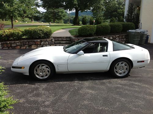 1994 chevrolet corvette base hatchback 2-door 5.7l