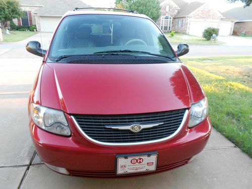2003 chrysler town &amp; country, lx, red color, leather seats, automatic, good cond