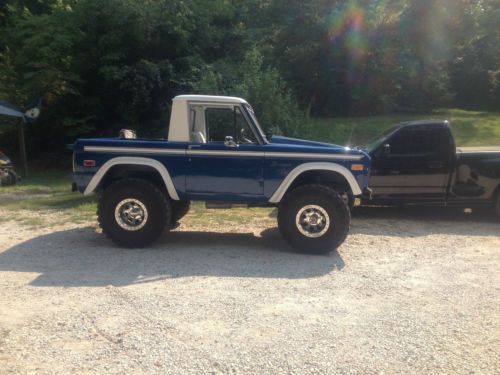 71&#039; classic ford bronco,5.0,4 spd.,lifted,houndstooth, 4x4, clean,convertable