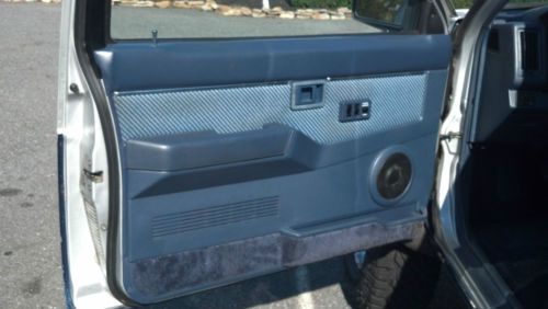 1988 Nissan pickup v6