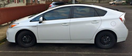 2013 toyota prius w/solar roof and leather pearl white