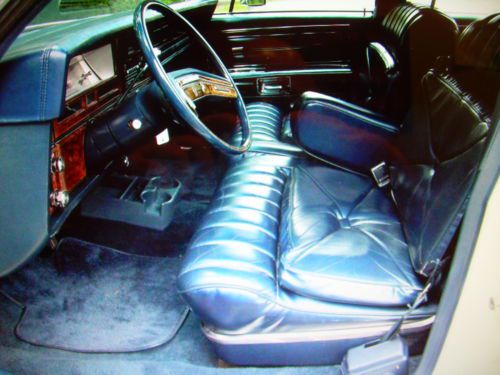 Buy used 1979 Lincoln Towncar White Exterior with Navy ...