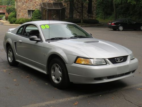 2000 ford mustang! no reserve! free carfax! 3.8l - v6! gas saver! clean!