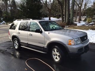 Original owner, loaded xlt. leather seats. 3 rows of seating.