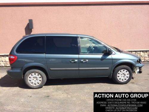 2005 chrysler town &amp; country damaged repairable easy fix
