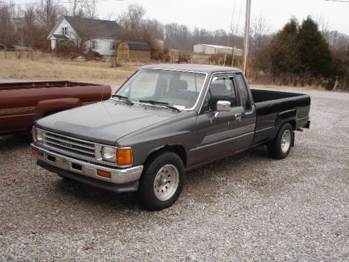 1987 toyota pick up   extended cab long bed 2x4 helix