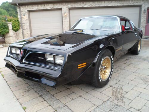 1978 trans am / 4 spd w 24,000 org miles---1 owner