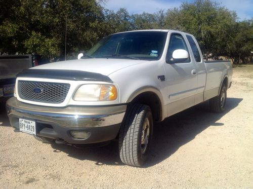 2000 ford f-150 4wd ( no reserve)