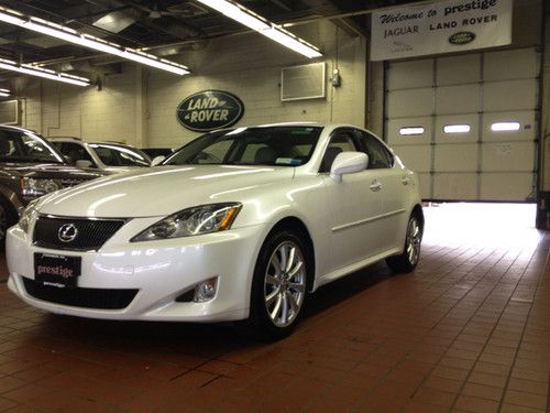 Is 250 awd pearl white tiptronic sunroof hid's 28mpg 195w stereo