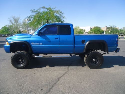 Amazing lifted 5.9 v8 4x4 slt truck with low miles!!