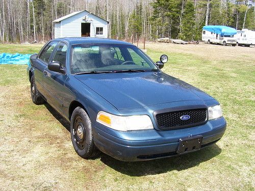 2005 ford crown victoria police intercepter 4.6 ltr." p71 " detectives car nice!