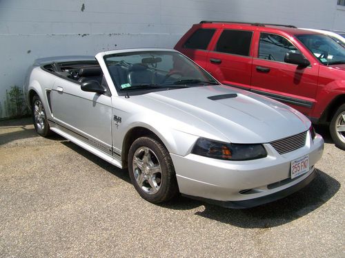2000 ford mustang convertible v-6 5 speed