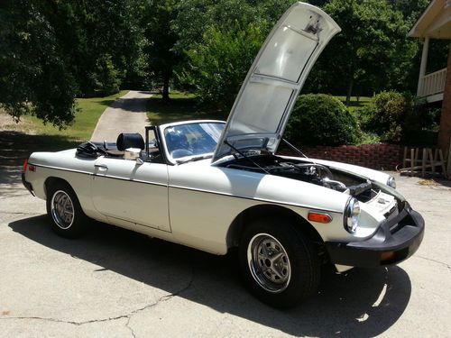 1977 mgb convertible roadster excellent condition !!!
