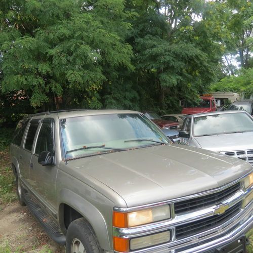 1999 chevy tahoe 1500 lt 4dr 4*4 replaced engine 120k