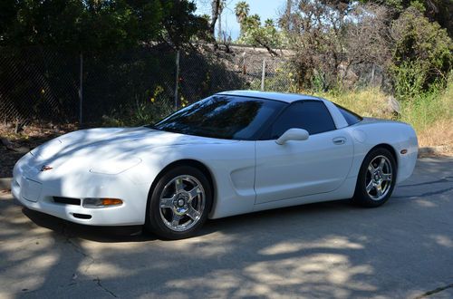 1999 corvette 350 auto trans  44k miles white with black interior