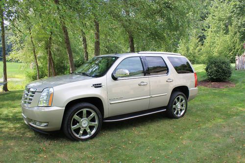 2008 cadillac escalade awd, clean and  loaded with all the options!!