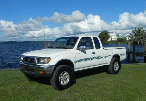 1996 toyota tacoma ext cab 4x4 v-6 one owner only 64k miles sr5 5-speed sunroof