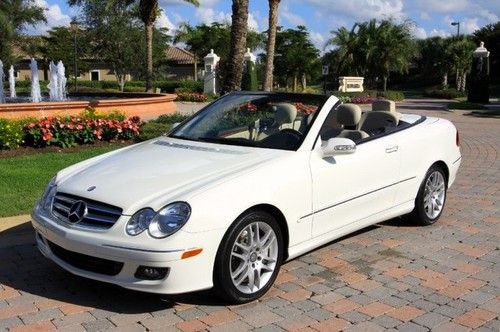 Convertible navigation white black vent seats cooled clean carfax wood
