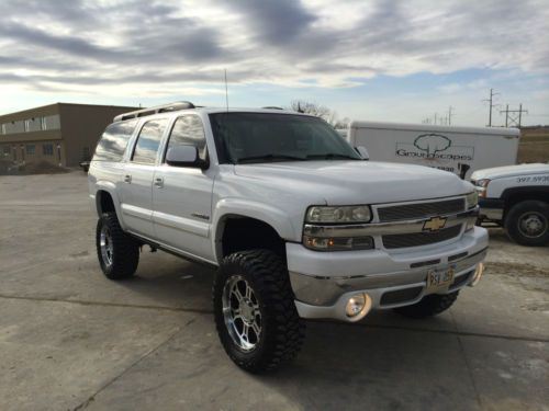 2003 chevy k2500 suburban white 6&#034; lift kit 90,580 miles excellent condition