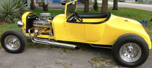 1927ford  model t roadster with built 350 v8 (578 miles)