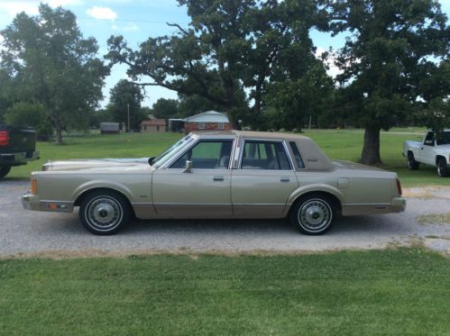 August Osage County Movie Lincoln Town Car, image 17