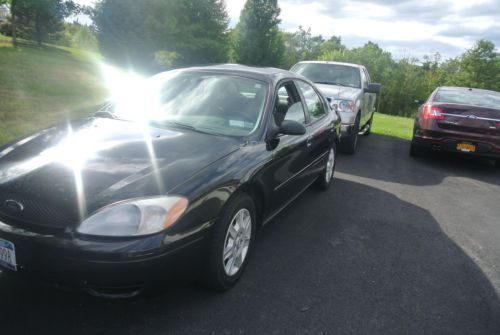 2006 ford taurusse clean inside and out