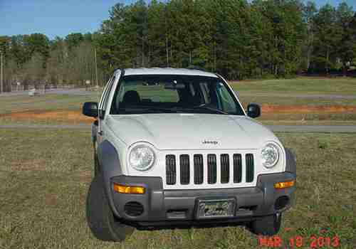 JEEP LIBERTY 04 LIMITED 3.7L V-6 RWD GOOD SOLID CLEAN VEHICLE WIFE'S CAR, image 3