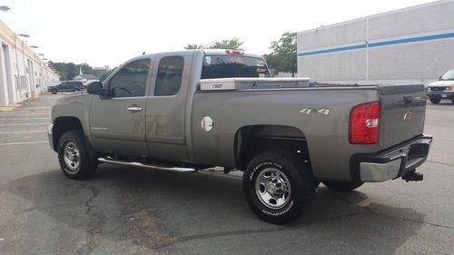 2007 chevrolet 2500 hd 4x4 6.0 low miles 53k ext cab gas very clean