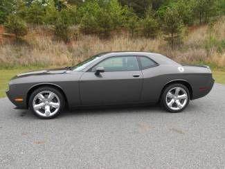 New 2013 dodge challenger sxt - free shipping or airfare