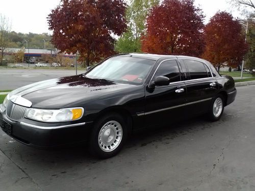 2002 lincoln town car executive l series - black on black