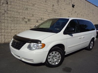 Chrysler town &amp; country lx 3.3l v6 stow-n-go seats cruise cold a/c no reserve