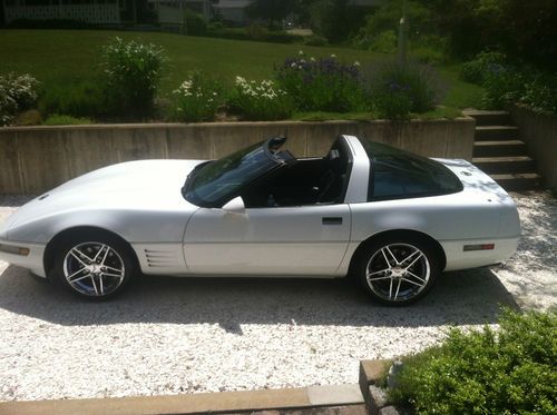 1993 corvette coup 45k original miles, white, automatic, 2 sets of rims