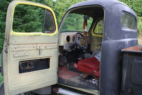 1951 ford f1 body on 1979 4-wheel drive f150 xlt frame and engine.