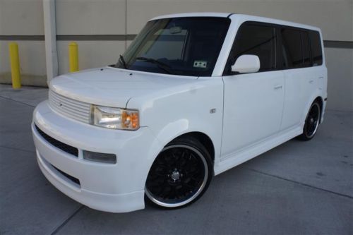 Scion xb 05 5 speed manual low miles gas saver perfect color combination!!!!!