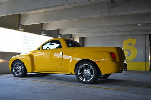 2005 chevrolet ssr six speed convertible ** supercharged **